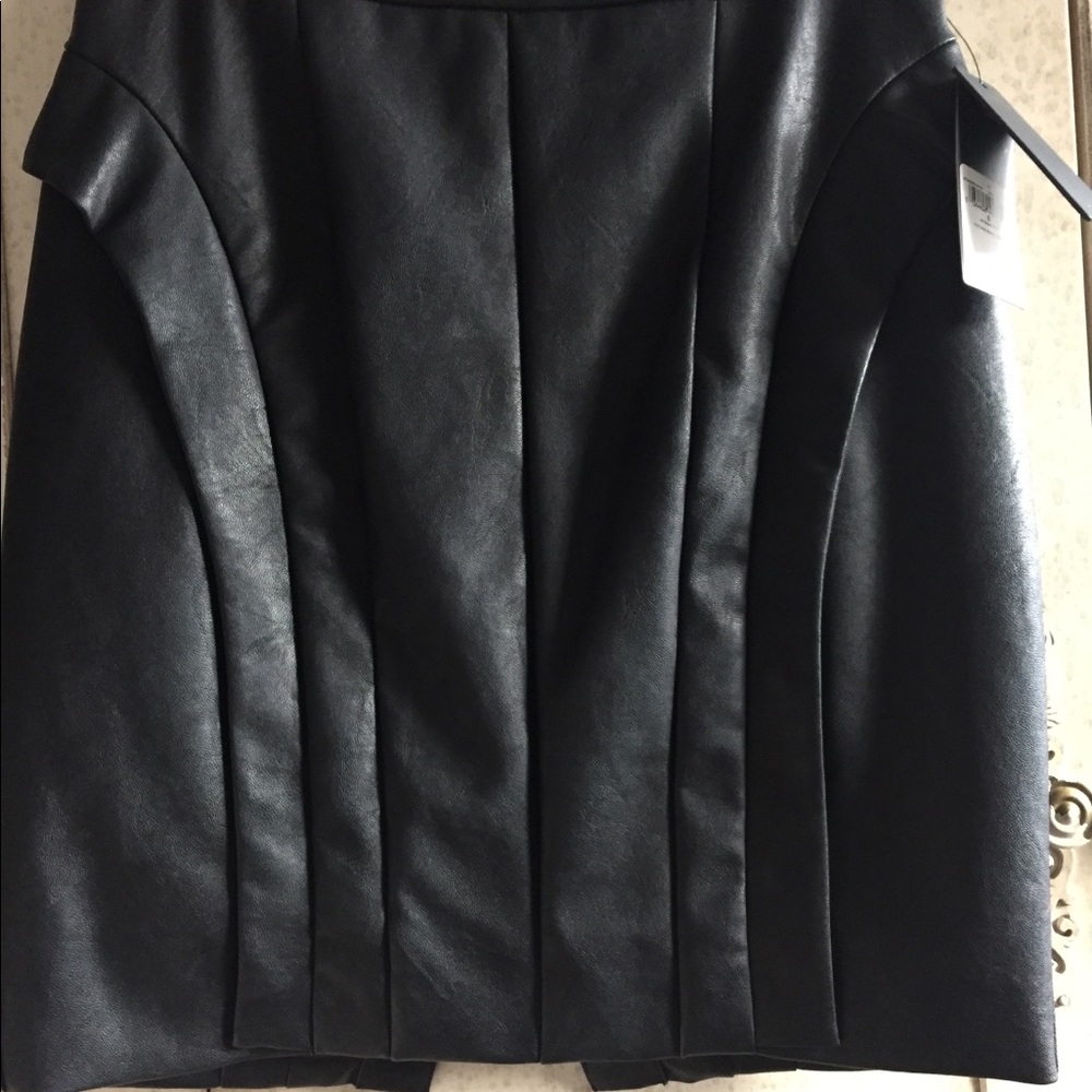New Guess leather skirt w/tags faux leather